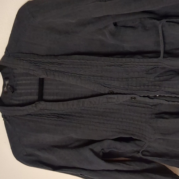 Black button top - Picture 2 of 4